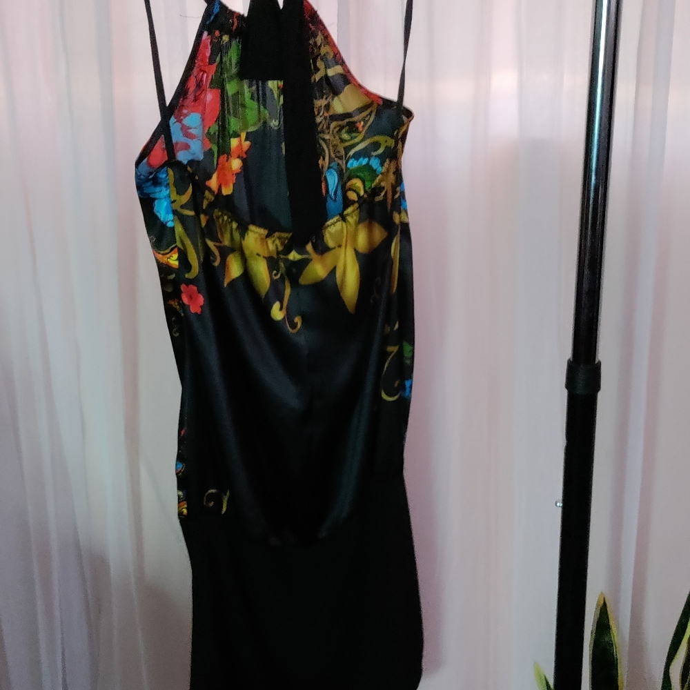 Beautiful back out dress - Picture 3 of 4